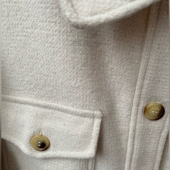 Style for the Priv Cream Shacket Size M - Picture 2 of 4